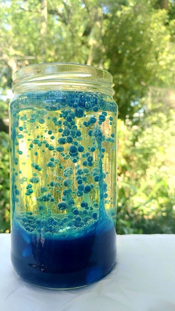 Bubbles rise and fall in DIY lava lamp density experiment