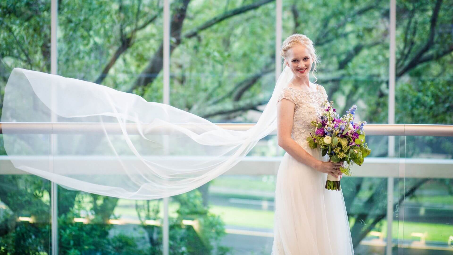 Best Wedding Portrait Backdrops in Orland- ride on rotunda