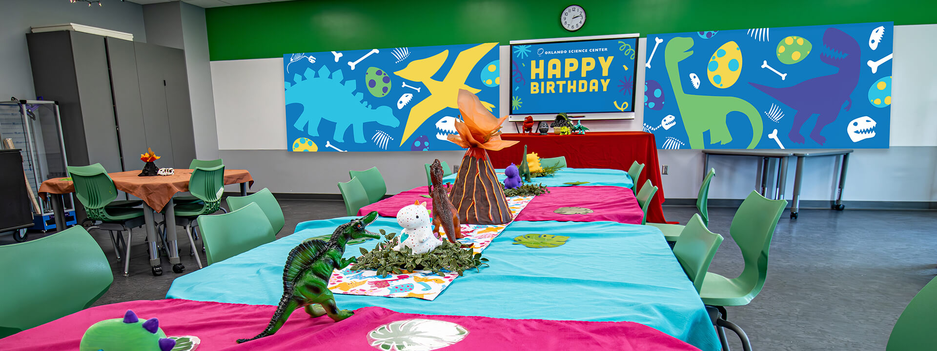 OSC_Birthday-Parties-2026_1920x720-B A Fantastic Jurassic decorated Birthday Parties room at Orlando Science Center.